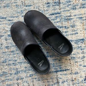 Dansko clogs in dark navy blue size 41